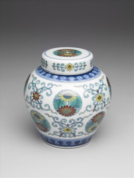 鬥彩團花紋蓋罐