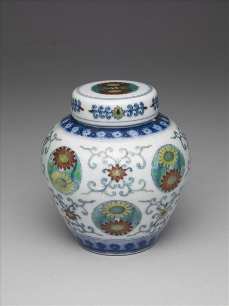 鬥彩團花紋蓋罐