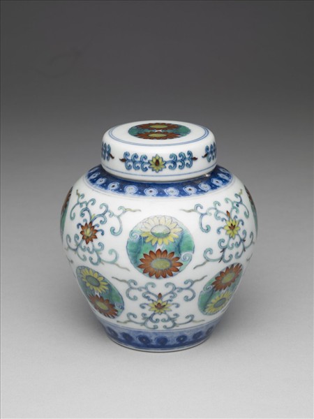 鬥彩團花紋蓋罐