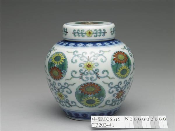 鬥彩團花紋蓋罐