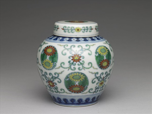 鬥彩團花紋蓋罐