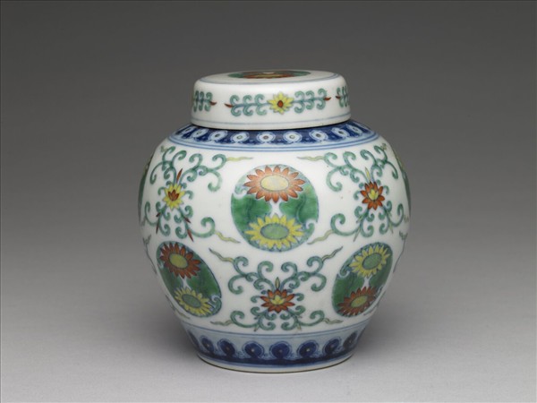 鬥彩團花紋蓋罐