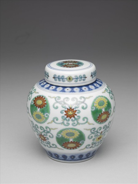 鬥彩團花紋蓋罐