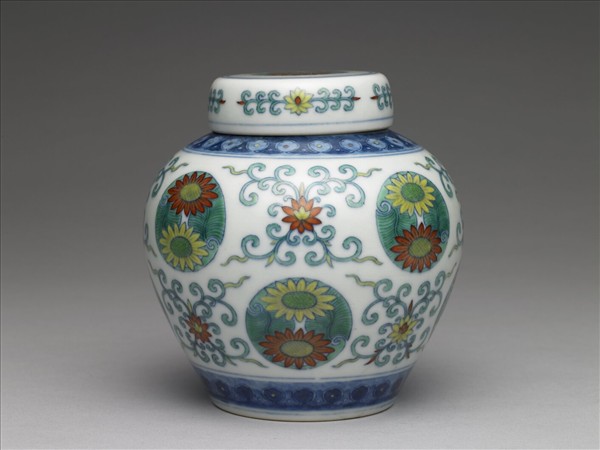 鬥彩團花紋蓋罐