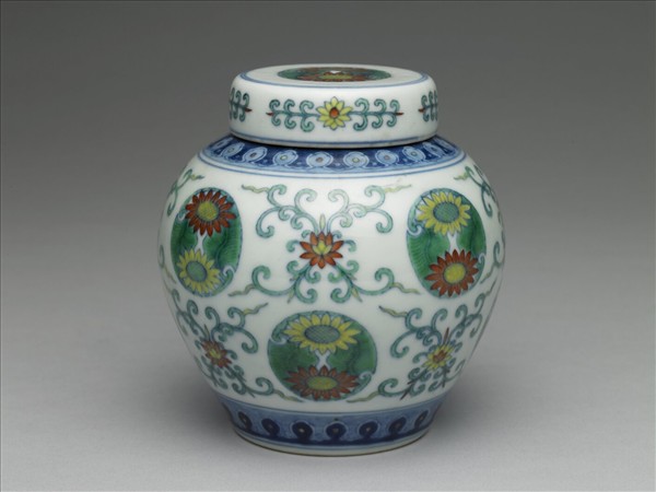 鬥彩團花紋蓋罐