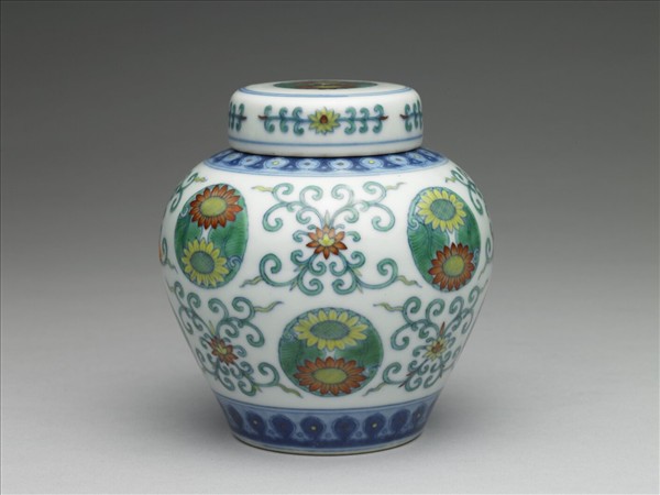 鬥彩團花紋蓋罐