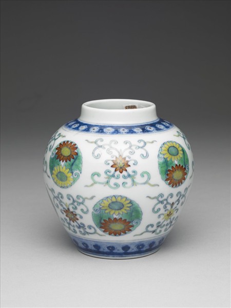 鬥彩團花紋蓋罐