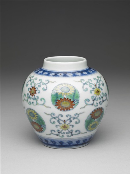 鬥彩團花紋蓋罐