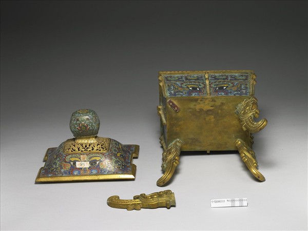 掐絲琺瑯四足鼎式爐