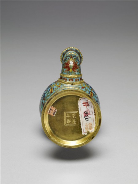 掐絲琺瑯番蓮紋奔巴壺