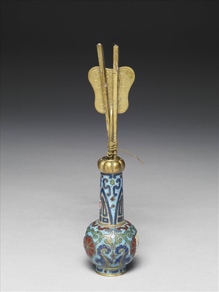 掐絲琺瑯花卉紋瓶