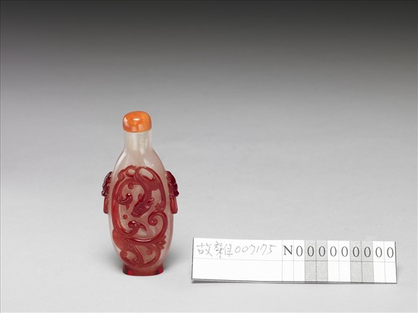 霏雪地套紅玻璃龍鳳紋鼻煙壺