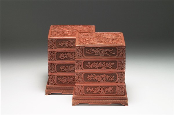 剔紅龍紋方勝式三層套盒