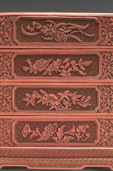 剔紅龍紋方勝式三層套盒