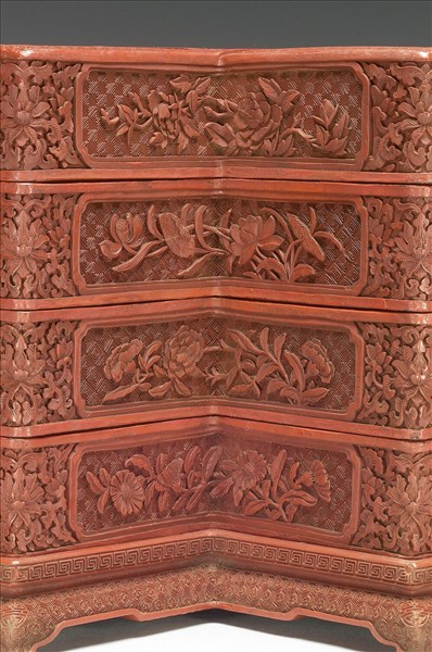 剔紅龍紋方勝式三層套盒