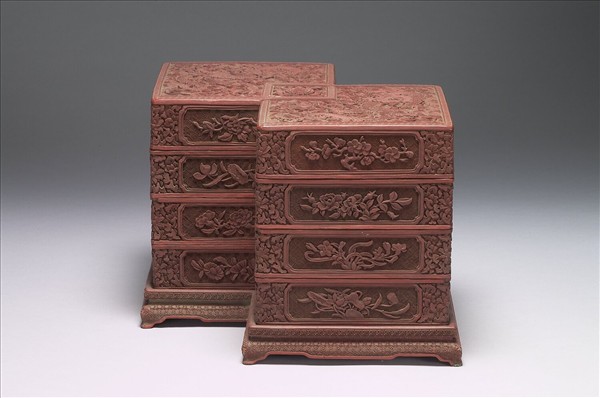 剔紅龍紋方勝式三層套盒