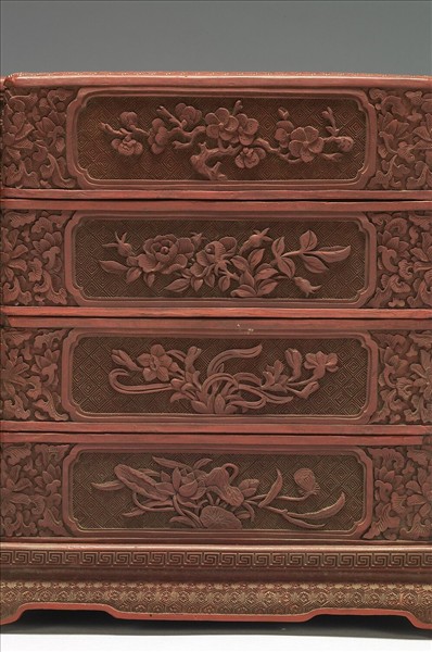 剔紅龍紋方勝式三層套盒