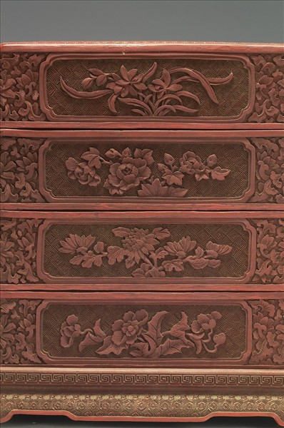 剔紅龍紋方勝式三層套盒