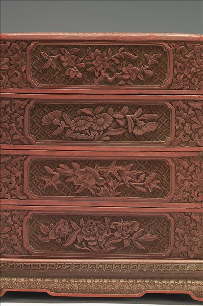 剔紅龍紋方勝式三層套盒