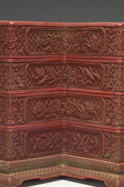 剔紅龍紋方勝式三層套盒