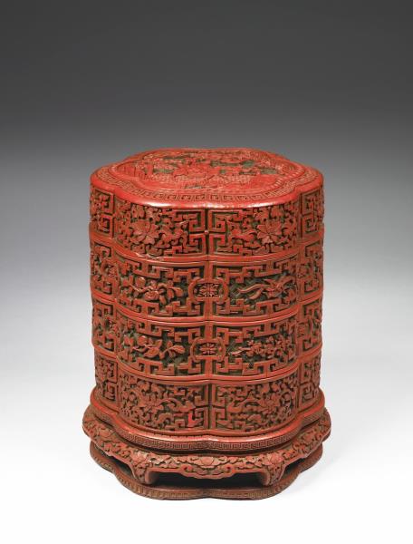 剔彩六瓣三層套盒