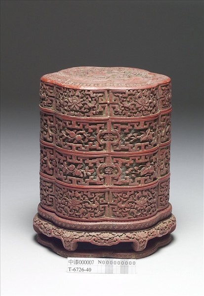 剔彩六瓣三層套盒