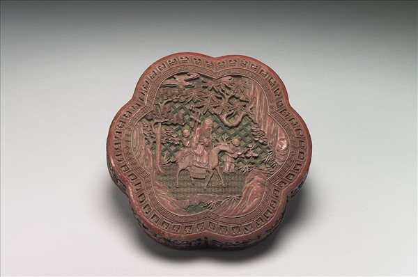 剔彩六瓣三層套盒