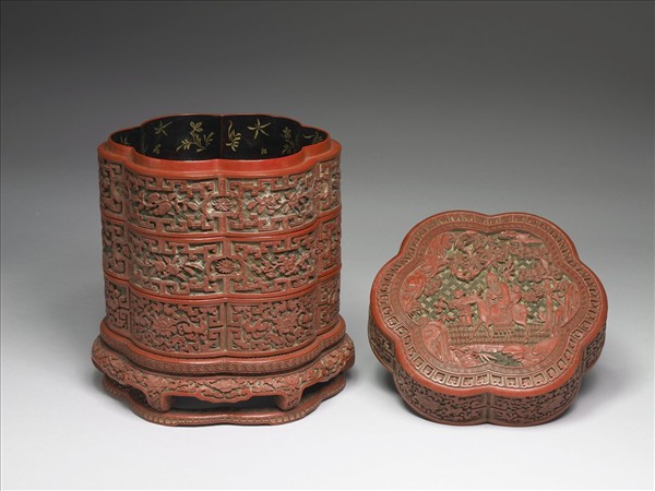 剔彩六瓣三層套盒