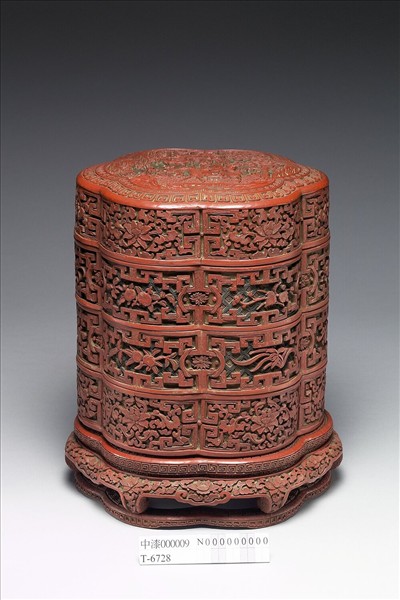 剔彩六瓣三層套盒