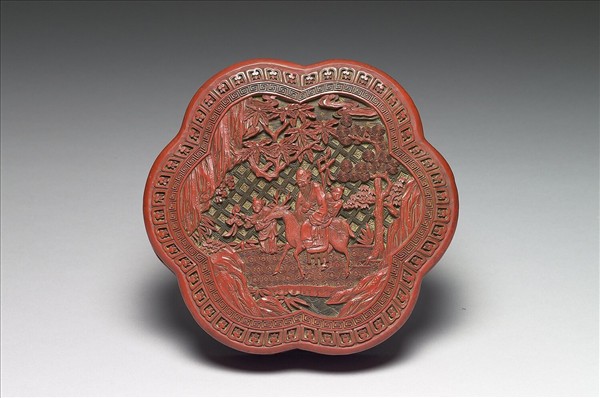 剔彩六瓣三層套盒