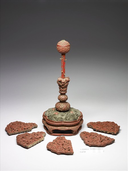 剔彩雲龍紋冠架