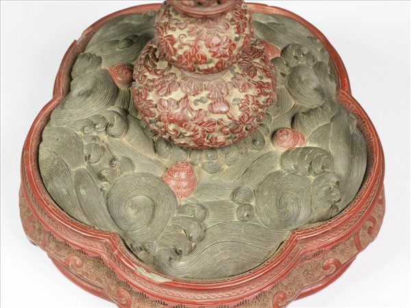 剔彩雲龍紋冠架