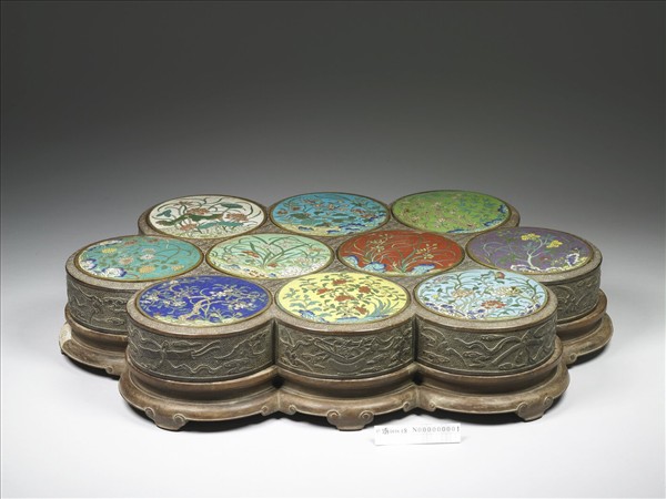 嵌掐絲琺瑯十連木盒