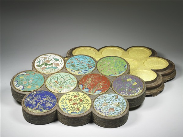 嵌掐絲琺瑯十連木盒