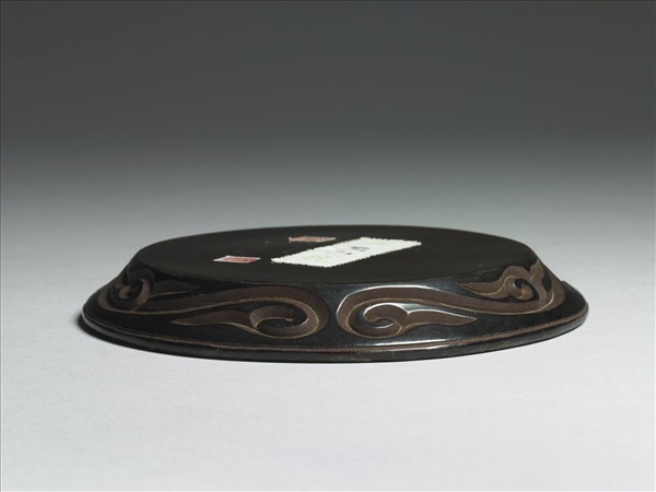 剔犀如意雲紋小圓盤