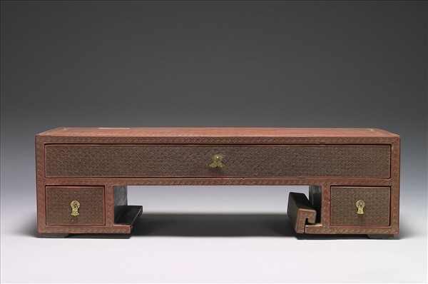 剔紅卍字不斷紋座