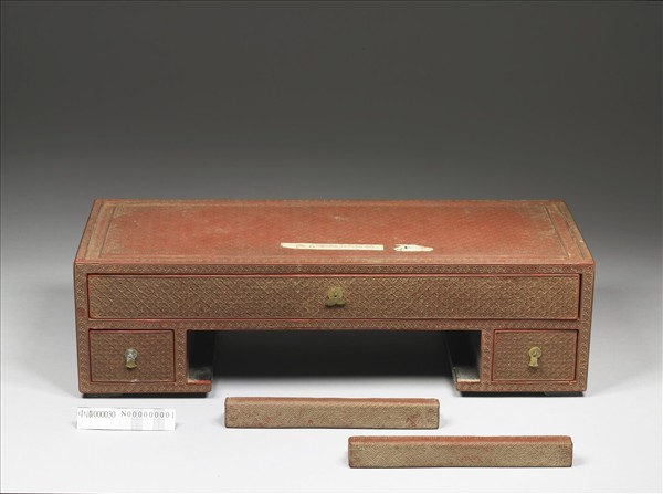 剔紅卍字不斷紋座