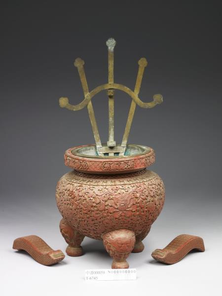 剔紅番蓮紋爐（五供）