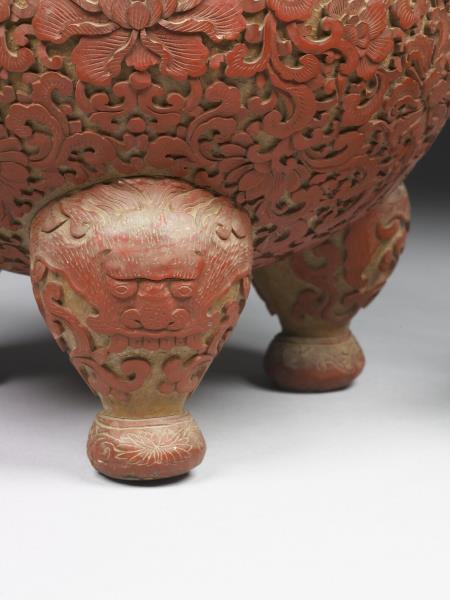 剔紅番蓮紋爐（五供）