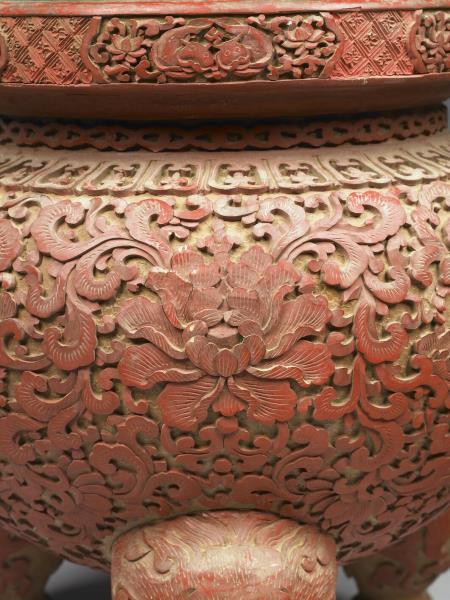 剔紅番蓮紋爐（五供）