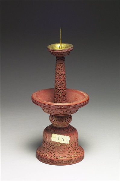 剔紅番蓮紋燭台（五供）