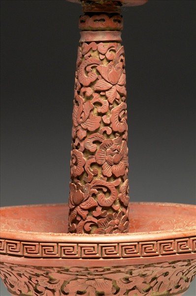 剔紅番蓮紋燭台（五供）