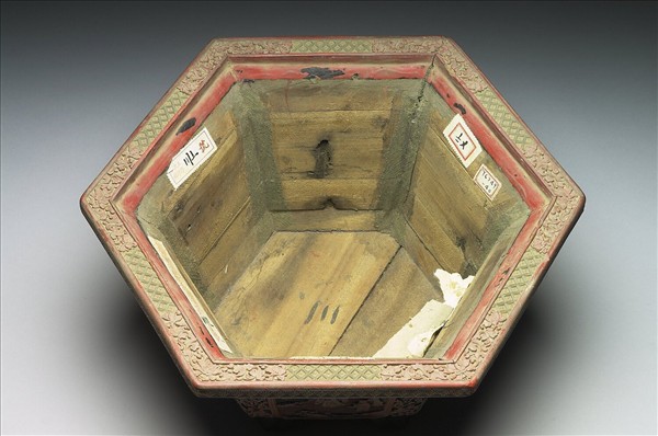 剔彩山水人物圖六方花盆