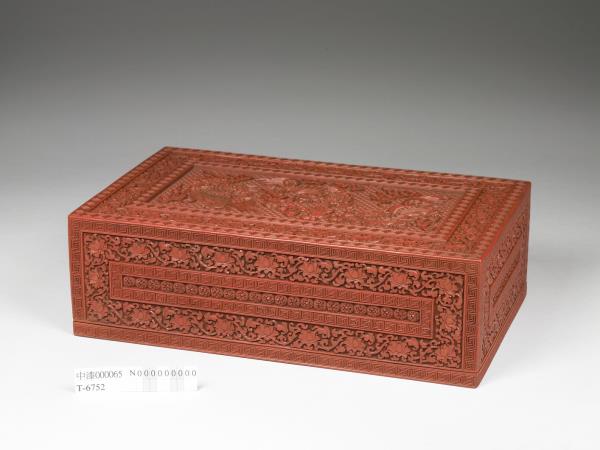 剔紅三獅戲球紋長方匣