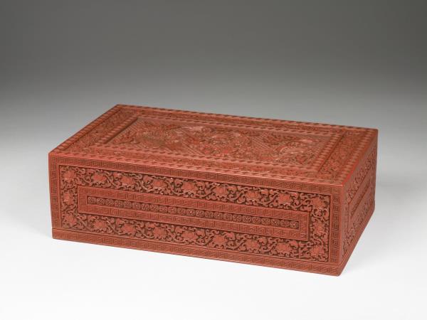 剔紅三獅戲球紋長方匣