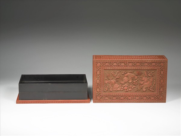 剔紅三獅戲球紋長方匣