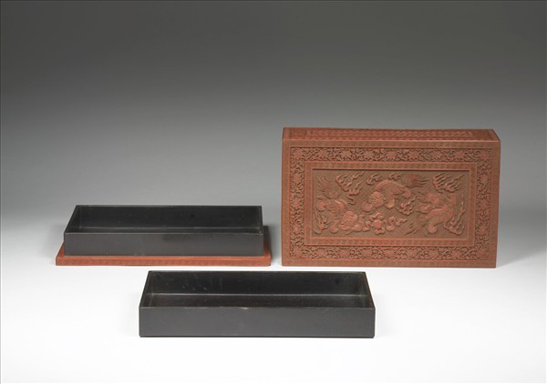 剔紅三獅戲球紋長方匣