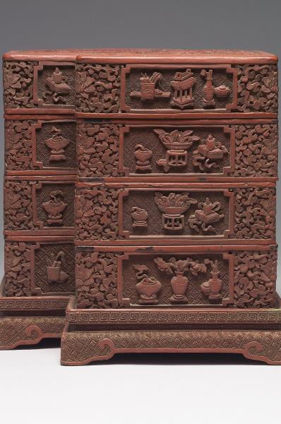 剔紅博古花卉龍紋方勝盒