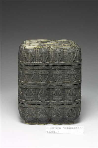 剔黑嵌玉三層套盒