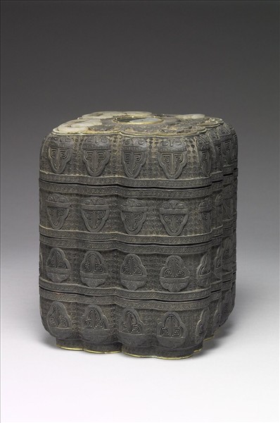 剔黑嵌玉三層套盒